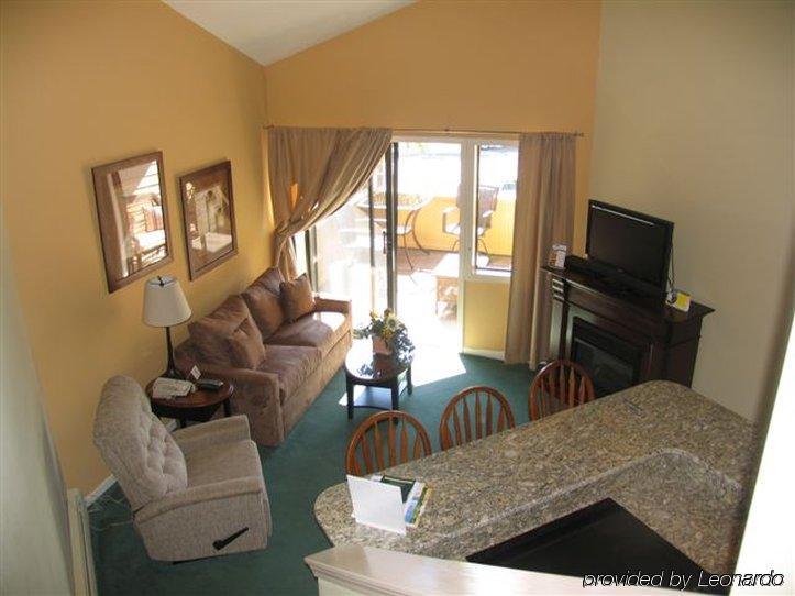 تشارليفويكس Pointes North Inn الغرفة الصورة