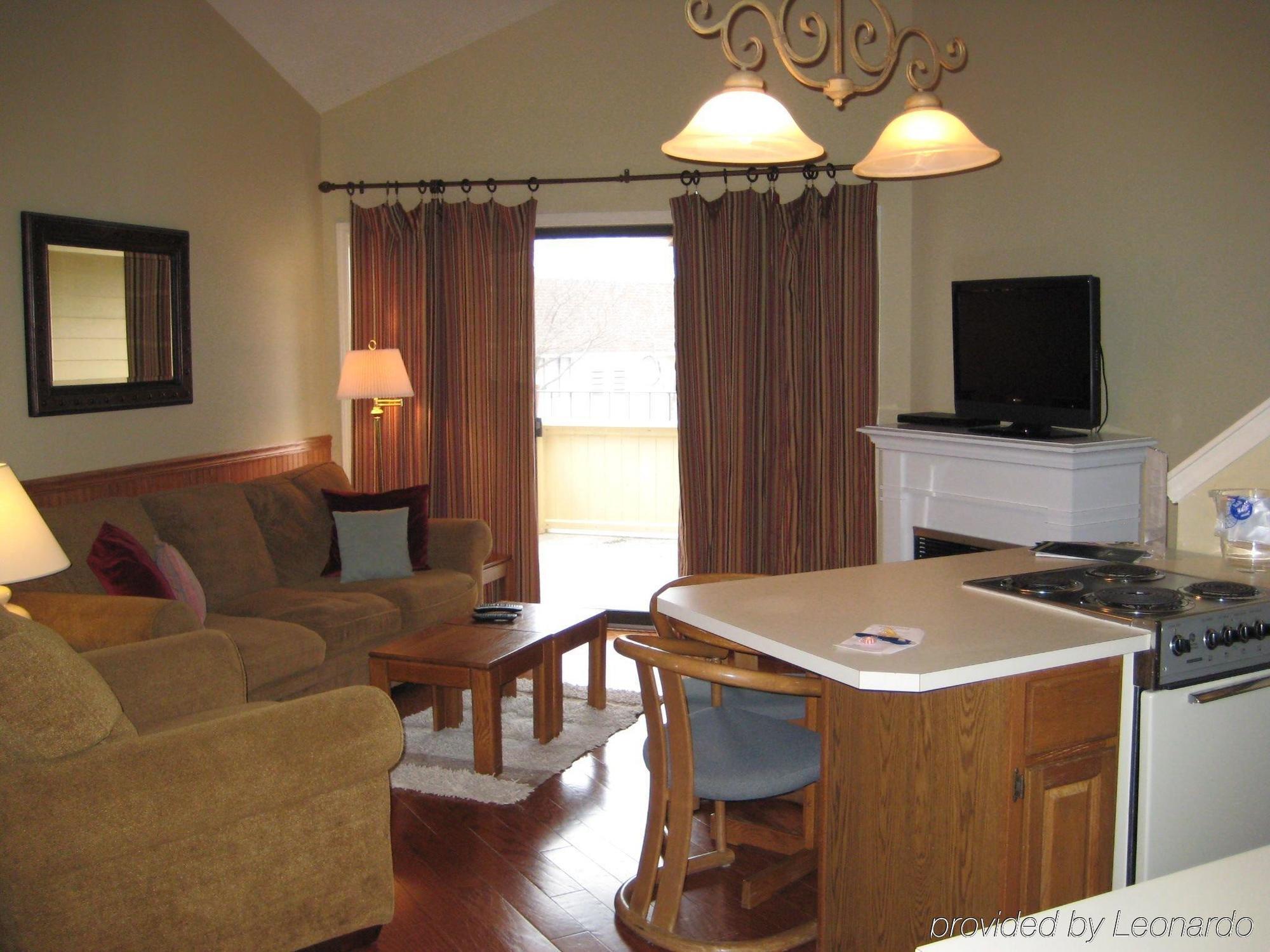 تشارليفويكس Pointes North Inn الغرفة الصورة